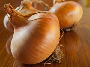 Unsliced onion