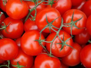 A group of fresh tomatoes