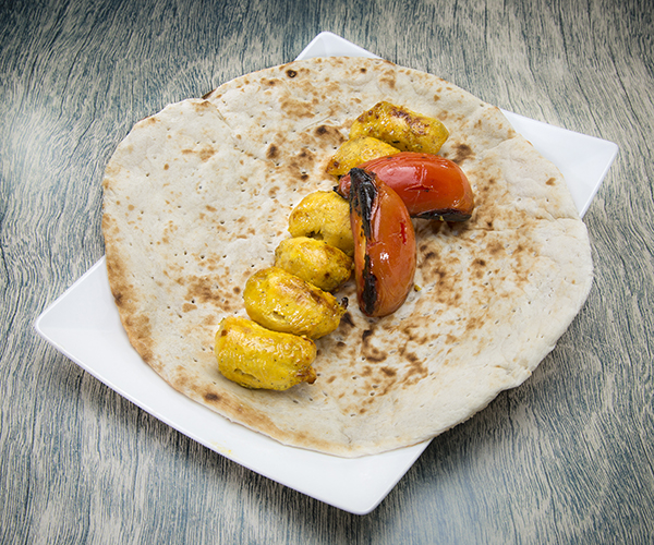 Chicken with pita bread and tomatoes